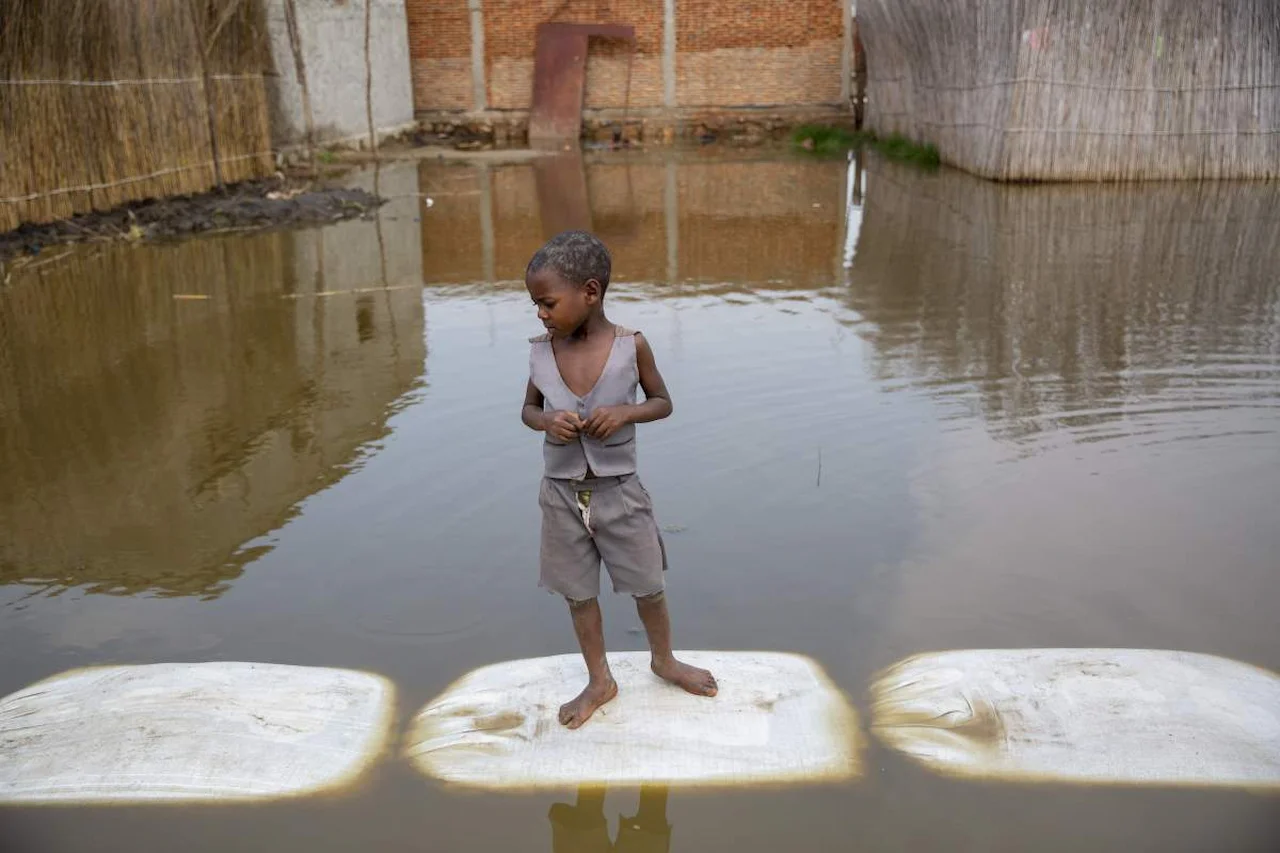 Poner en marcha el Mecanismo de Pérdidas y Daños, el primer acuerdo de la COP28. Crisis climática afecta a mil millones de niños / Foto: Unicef