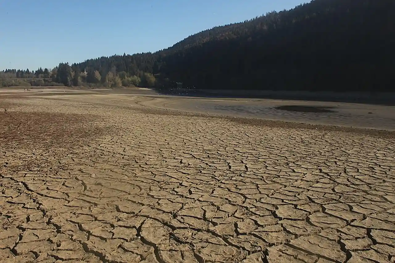 La sequía, una emergencia sin precedentes a escala planetaria. Lac de l'Entonnoir, Francia / Foto: Wikipedia