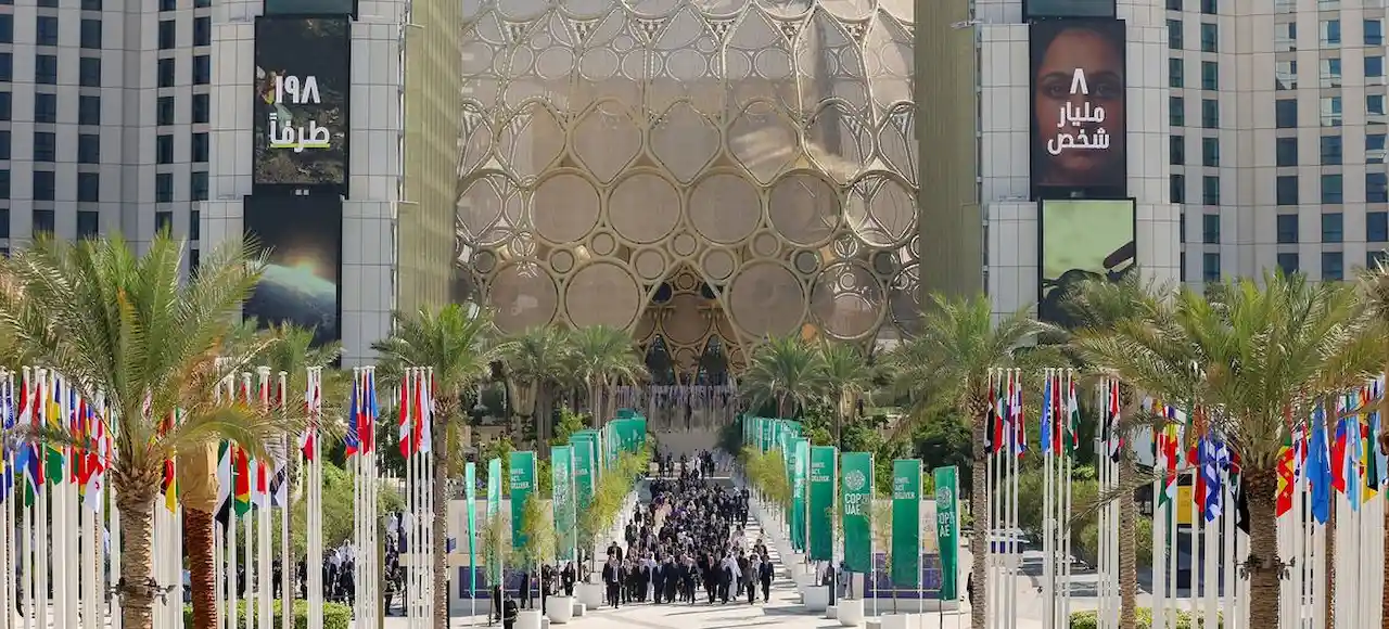 Lideres mundiales y jefes de Estado caminan por la avenida Al Wasl en dirección a la COP28 / Foto: EP
