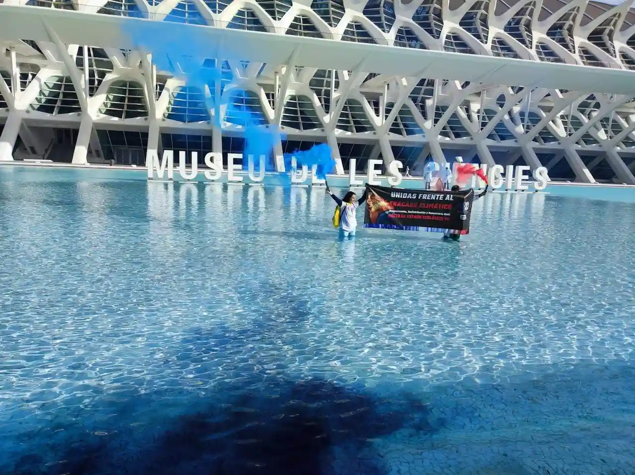 La COP28, "un ejercicio internacional de hipocresía". Acción ecologista en Ciudad de las Artes / Foto: EP