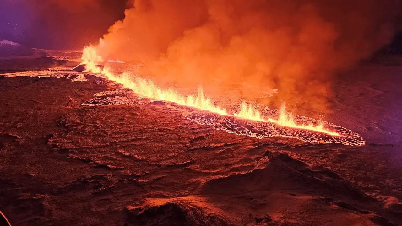 Erupción del volcán cerca de Grindavik, Islandia / Foto: EP