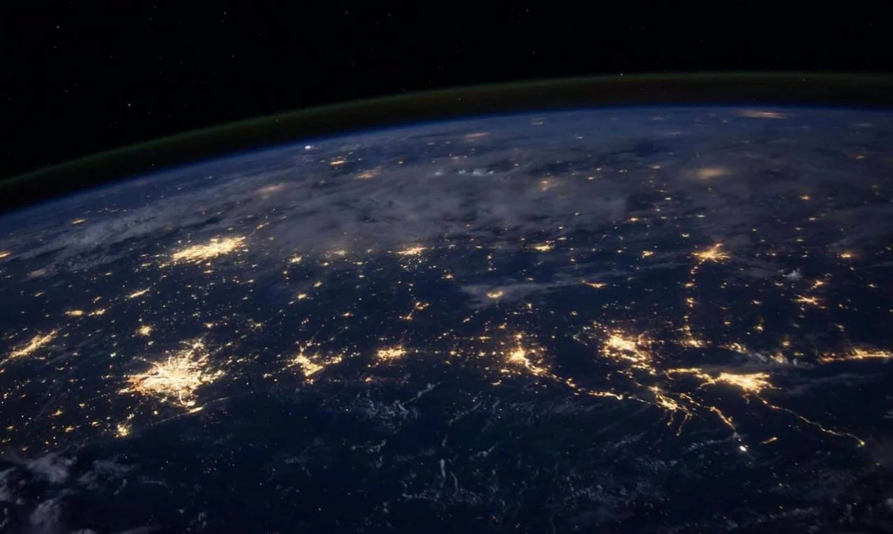 Vista nocturna de la Tierra desde la órbita / Imagen: EP