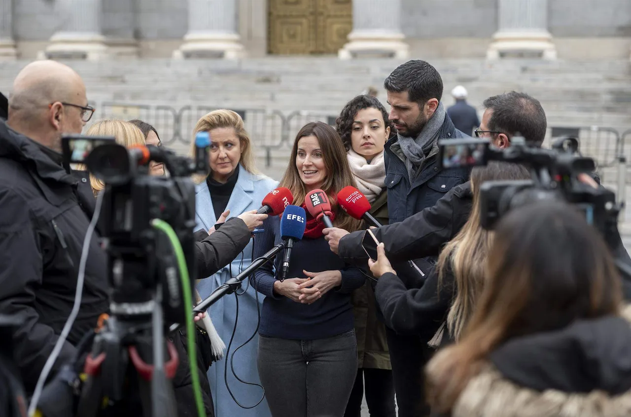 La portavoz de la Comisión Promotora, ofrece declaraciones a los medios tras registrar la Iniciativa Legislativa Popular (ILP) para derogar la tauromaquia / Foto: EP