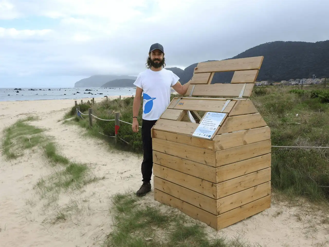 SEO BirdLife vuelve a habilitar contenedores de basura marina para evitar la contaminación de las playas / Foto: EP