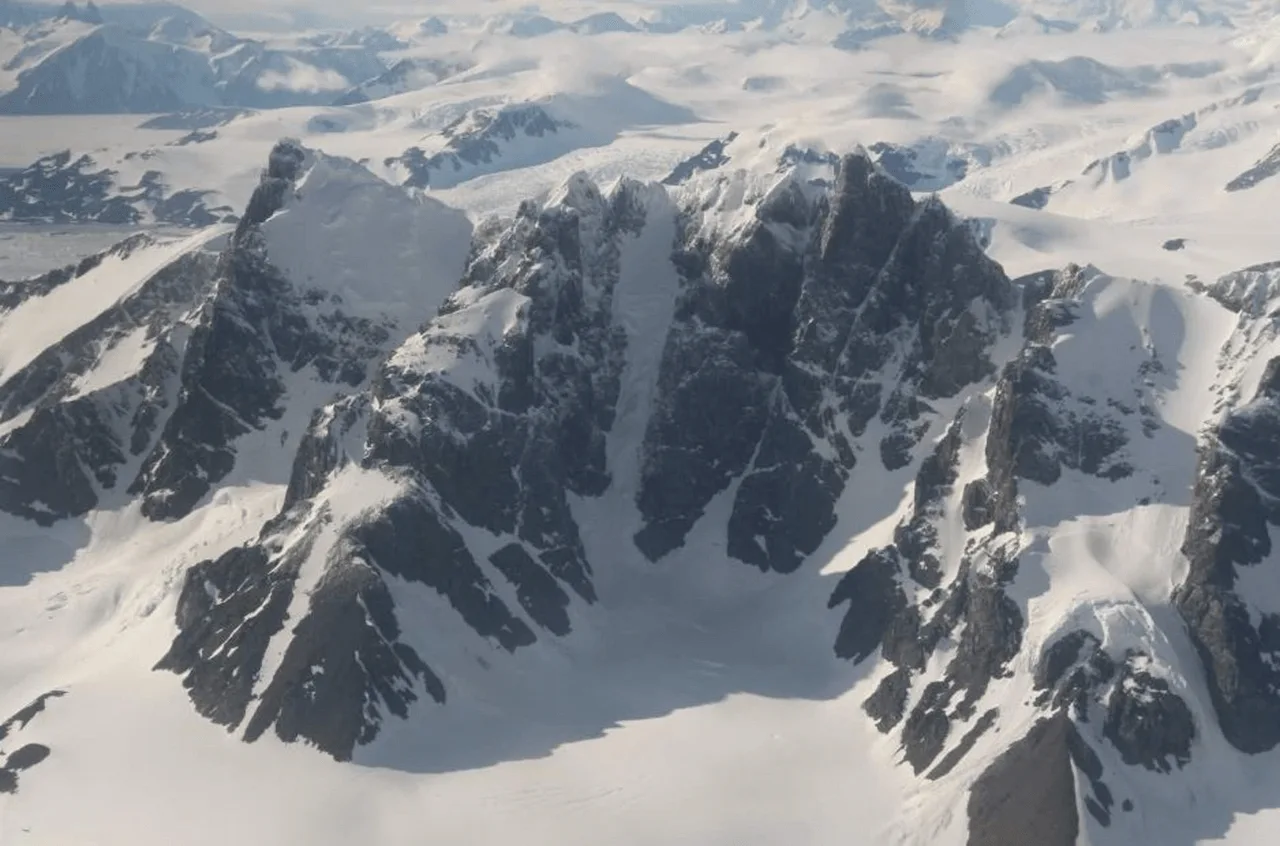Los microplásticos han sido ya detectados en los glaciares del interior de la Antártida / Foto: EP