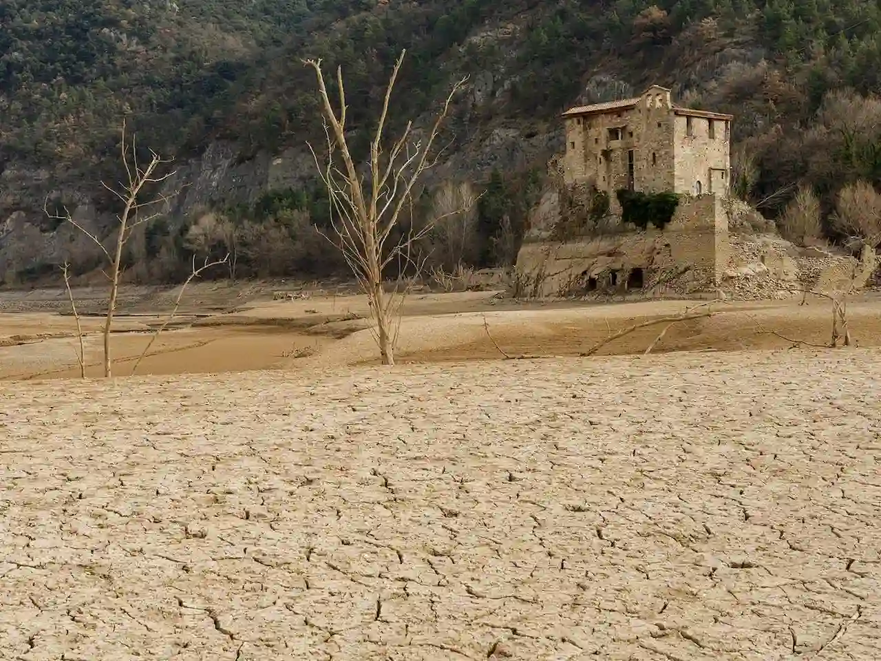 El Pantà de La Baells, en el Berguedà, evidencia la sequía en Cataluña / Foto: Aigües de Barcelona