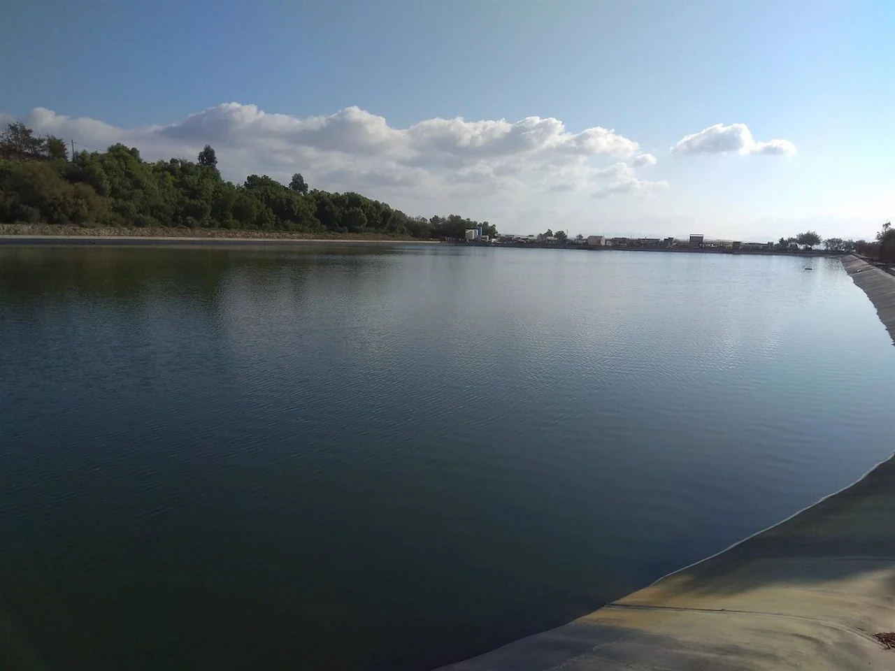 Condenan a penas de prisión por el uso de aguas fecales para el riego hortofrutícola. Balsa de riego de 'Cuatro Vegas' / Foto: EP