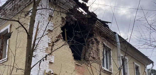 Edificio de la ciudad de Irpin que sirve como almacén de ayuda humanitaria y fue bombardeado al inicio de la guerra de Ucrania / Foto: AG - EA