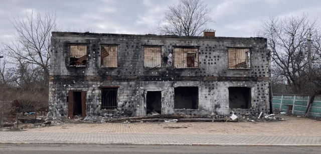 Una construcción destruida por los bombardeos en la guerra en la ciudad de Irpin al noreste de Kiev en Ucrania / Foto: AG - EA
