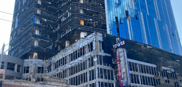 Centro comercial y oficinas céntricas en Leópolis (Ucrania), destruidos por los primeros bombardeos de las fuerzas rusas en la zona / Foto: AG - EA