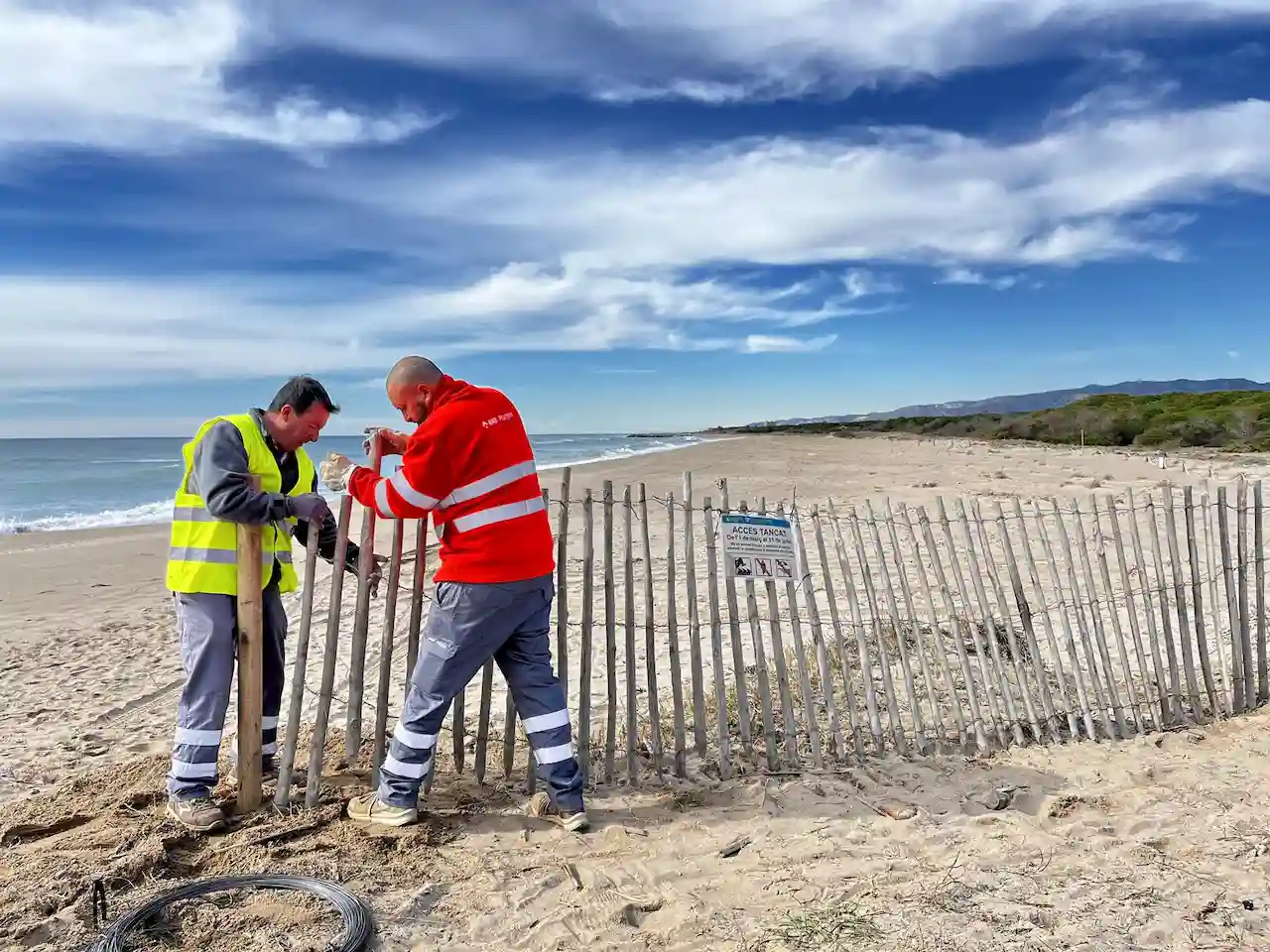 Cierre perimetral de la playa del Remolar de Viladecans / Foto: AMB