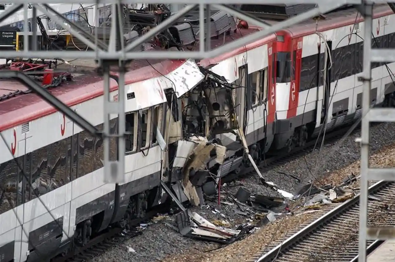 El 11M diez explosiones casi simultáneas destrozaron cuatro trenes de cercanías en diferentes estaciones en Madrid / Foto: EP