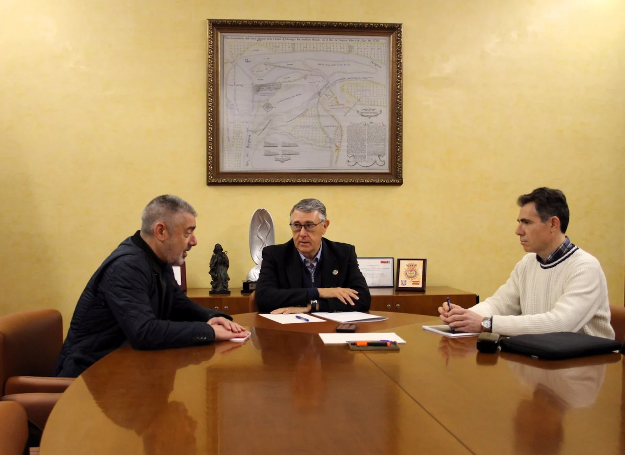 La ubicación de granjas en zonas vulnerables no es factible. Reunión de representantes de la CHS y la UPA / Foto: EP