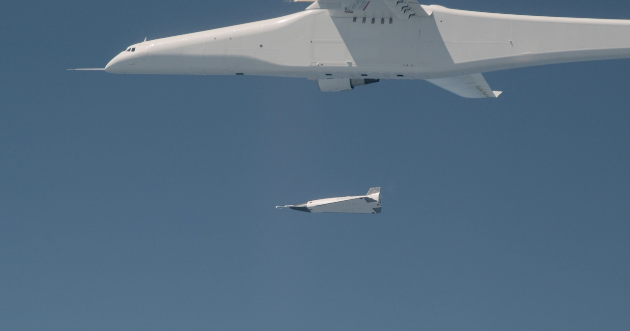 La plataforma de lanzamiento lanza el avión hipersónico que se acerca a velocidad Mach 5  / Foto: Stratolaunch