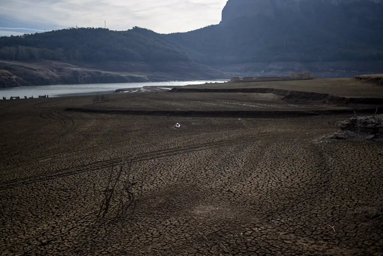 La reserva del Ter-Llobregat roza el 17% tras las últimas lluvias. Vista del pantano de Sau, a 22 de enero de 2024, en Barcelona