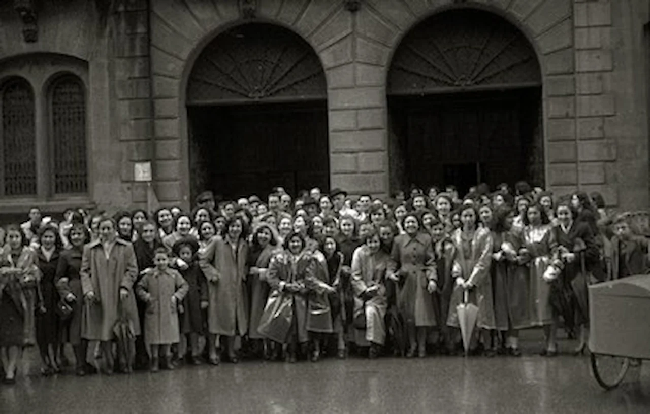 La literatura femenina del posguerra. Grupo de mujeres en San Sebastián, 1950  / Foto: Vicente Martín CC BY-NC