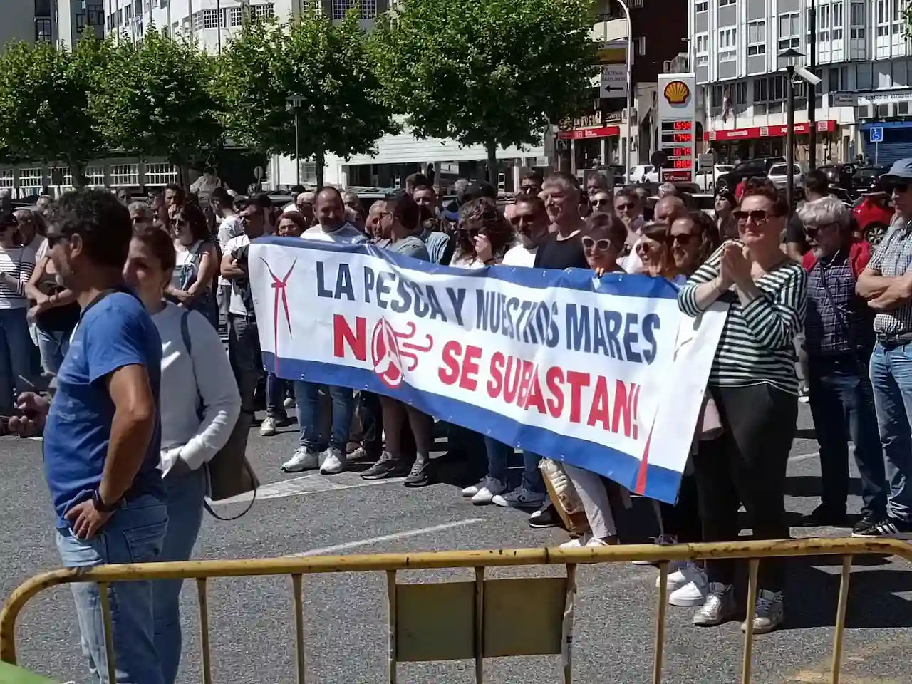 Manifiestación de los pescadores en Cangas contra los megaproyectos de eólica marina / Foto: Plataforma en Defensa de la Pesca