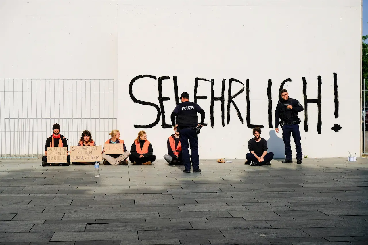 La pintada '¡Sé Honesto!', de Letzte Generation (Última Generación), dirigida al canciller Olaf Scholz / Foto: Letzte Generation