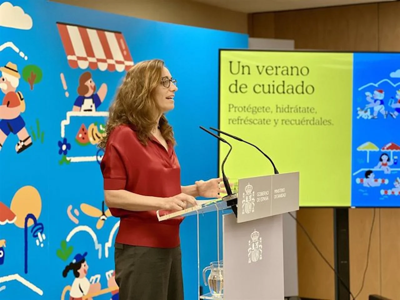La ministra de Sanidad, Mónica García, presenta la campaña 'Un verano de cuidado' / Foto: EP