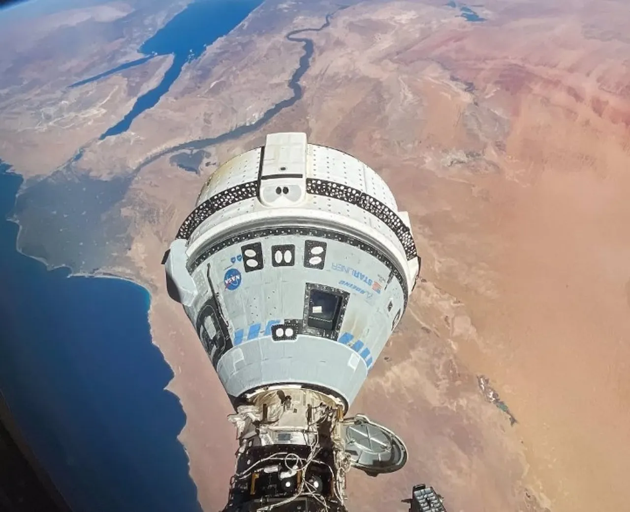 Starliner acoplada a la Estación Espacial con el delta del Nilo de fondo / Foto: NASA