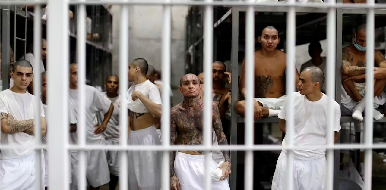 Una cárcel de Tecoluca, El Salvador, construida para albergar a 40.000 pandilleros condenados o detenidos / Foto: The Conversation
