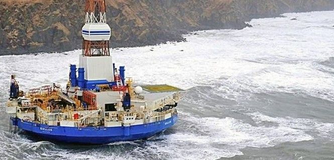 La plataforma de perforación Kulluk, que encalló en el Golfo de Alaska / Foto: Greenpeace