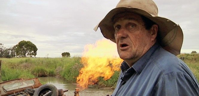 Emanaciones de gas en el agua cerca de una de las zonas / Foto: 'Gasland'