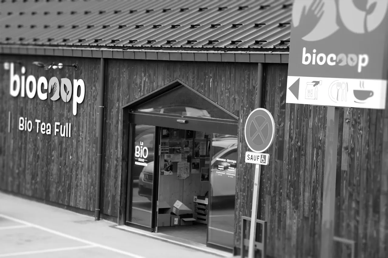 Establecimiento de venda de productos ecológicos de la cooperativa original Biocoop, en Francia, que nada tiene que ver con Biocop S.A. en España / Foto: EA Establecimiento de venda de productos ecológicos de la cooperativa original Biocoop, en Francia, que nada tiene que ver con Biocop S.A. en España / Foto: EA