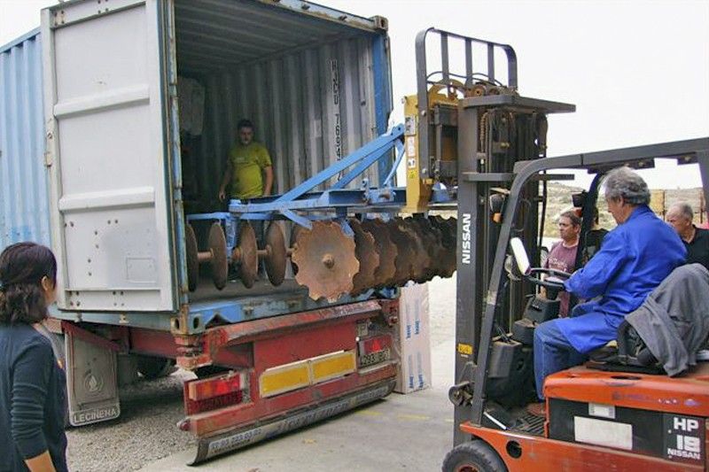 Recogida de maquinaria agrícola en una explotación de La Granadella (Lleida) / Foto: BdR