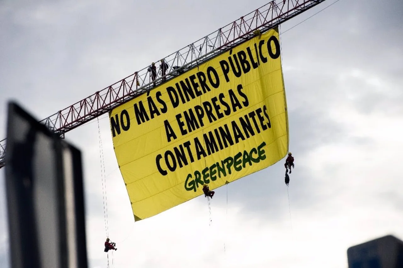 Greenpeace pide al Gobierno que "cierre el grifo a las paguitas tóxicas" y dirija esos fondos a acción climática / Foto: Greenpeace
