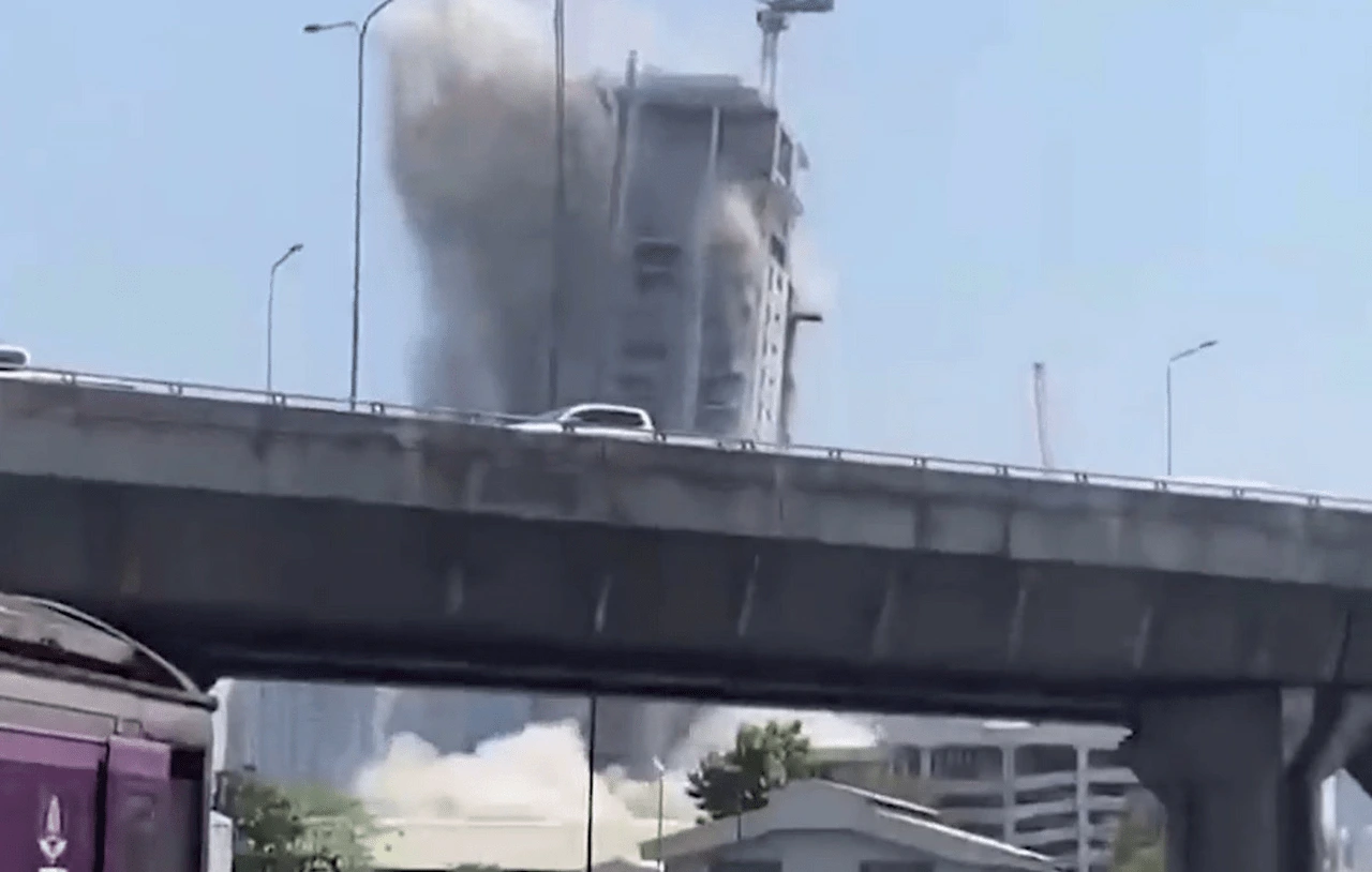 Derrumbe de un rascacielos en Bangkok, capital de Tailandia / Imagen: EP