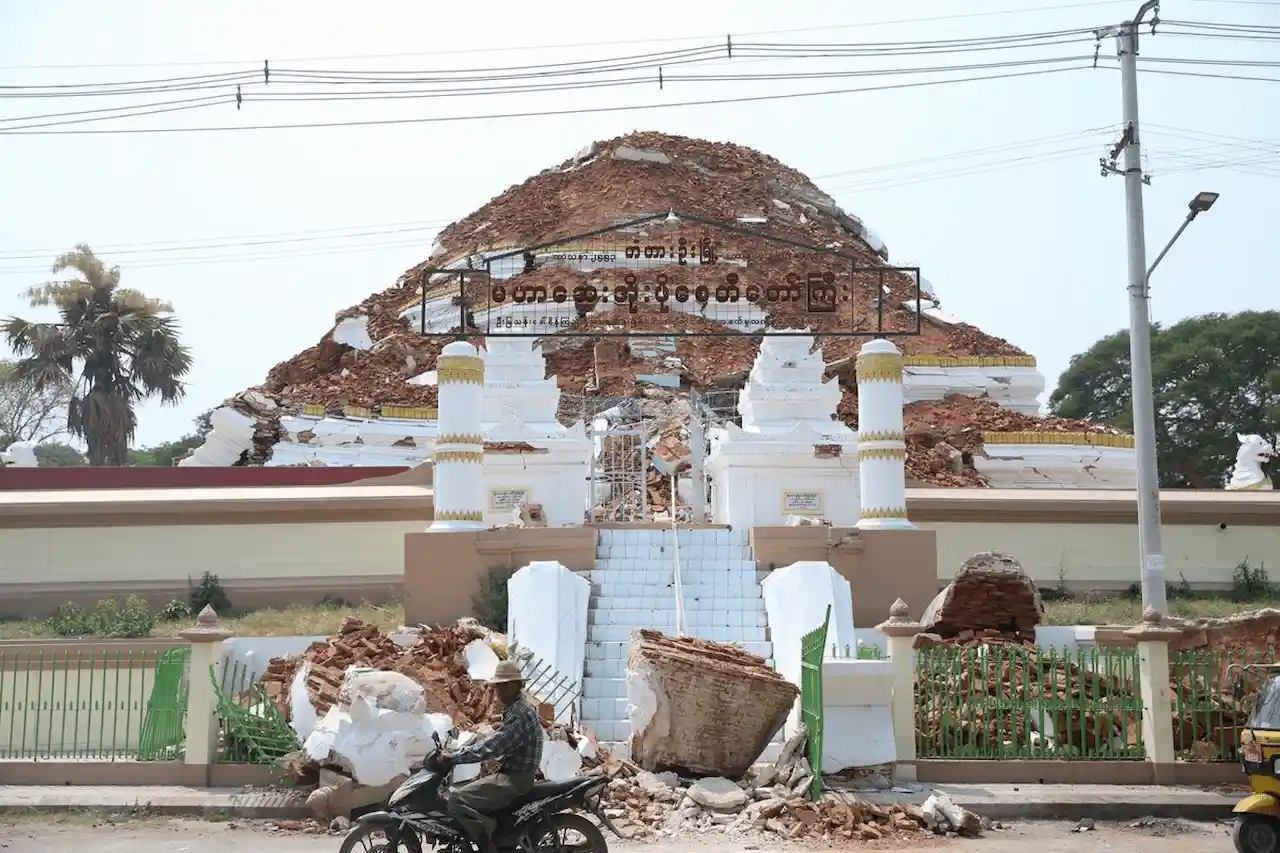 Pagoda dañada en Tada U, cerca de Mandalay, Birmania, por el terremoto de magnitud 7,7 del 28 de marzo de 2025 / Foto: EP