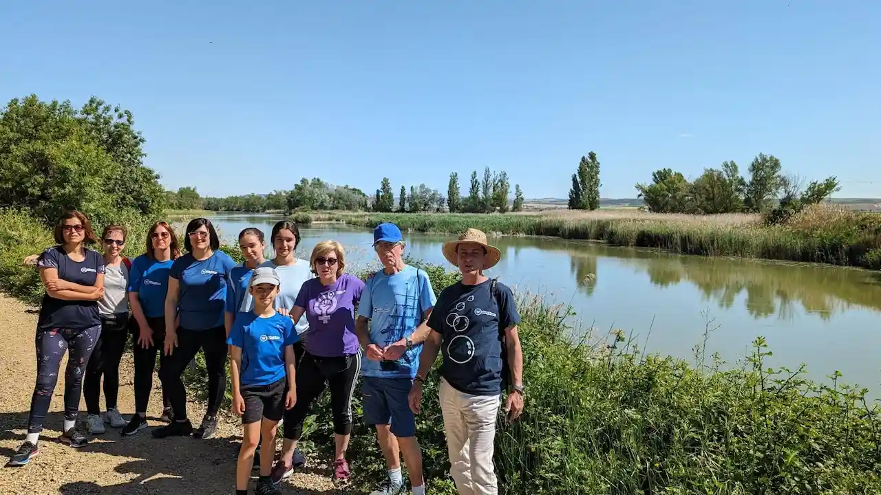 Más de 2.500 personas en 26 países recorrerán 800 km a lo largo de ríos. Participantes en la última edición de la iniciativa WalkingRivers / Foto: EP