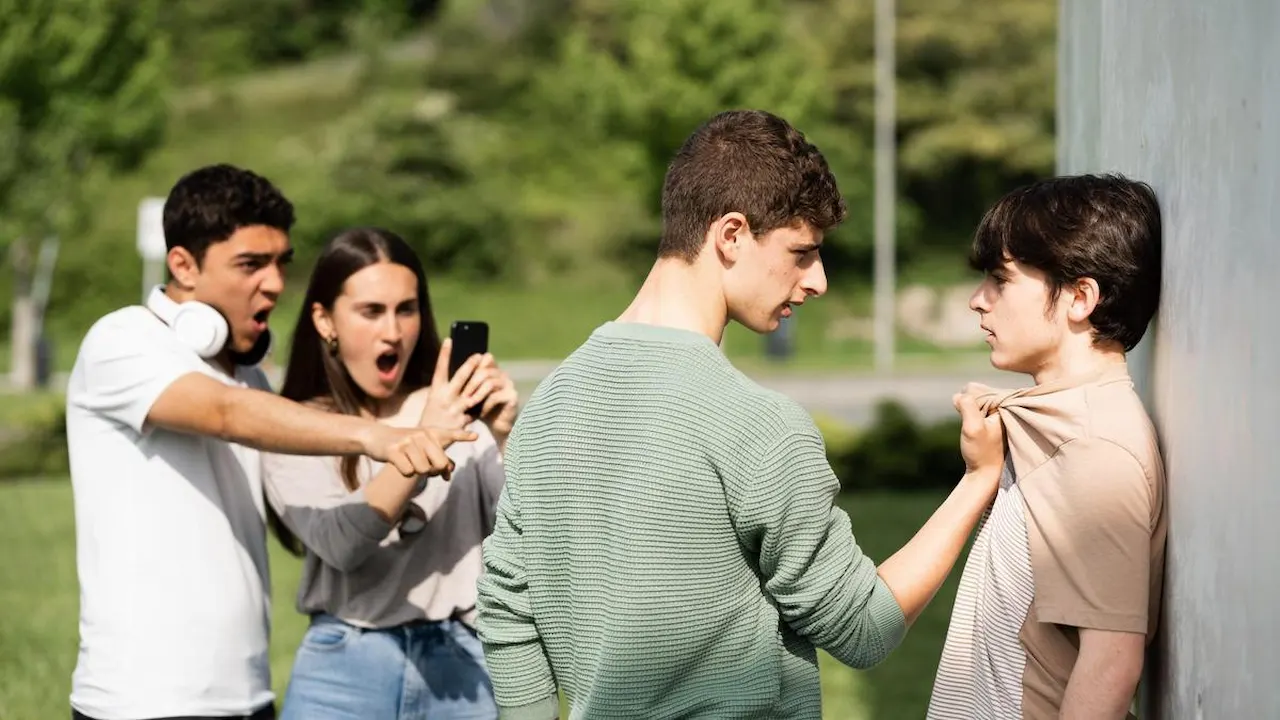 Cuando la agresión física y la humillación se hacen virales: 'happy slapping' / Foto: The Conversation