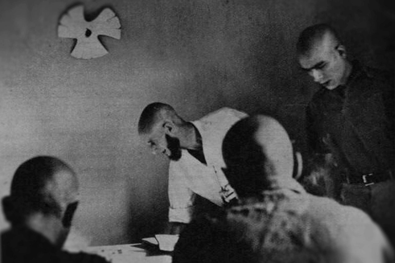 Reunión esterista. En el centro se encuntra José Parrilla / Foto: Biblioteca Nacional de Uruguay Reunión esterista. En el centro se encuntra José Parrilla / Foto: Biblioteca Nacional de Uruguay