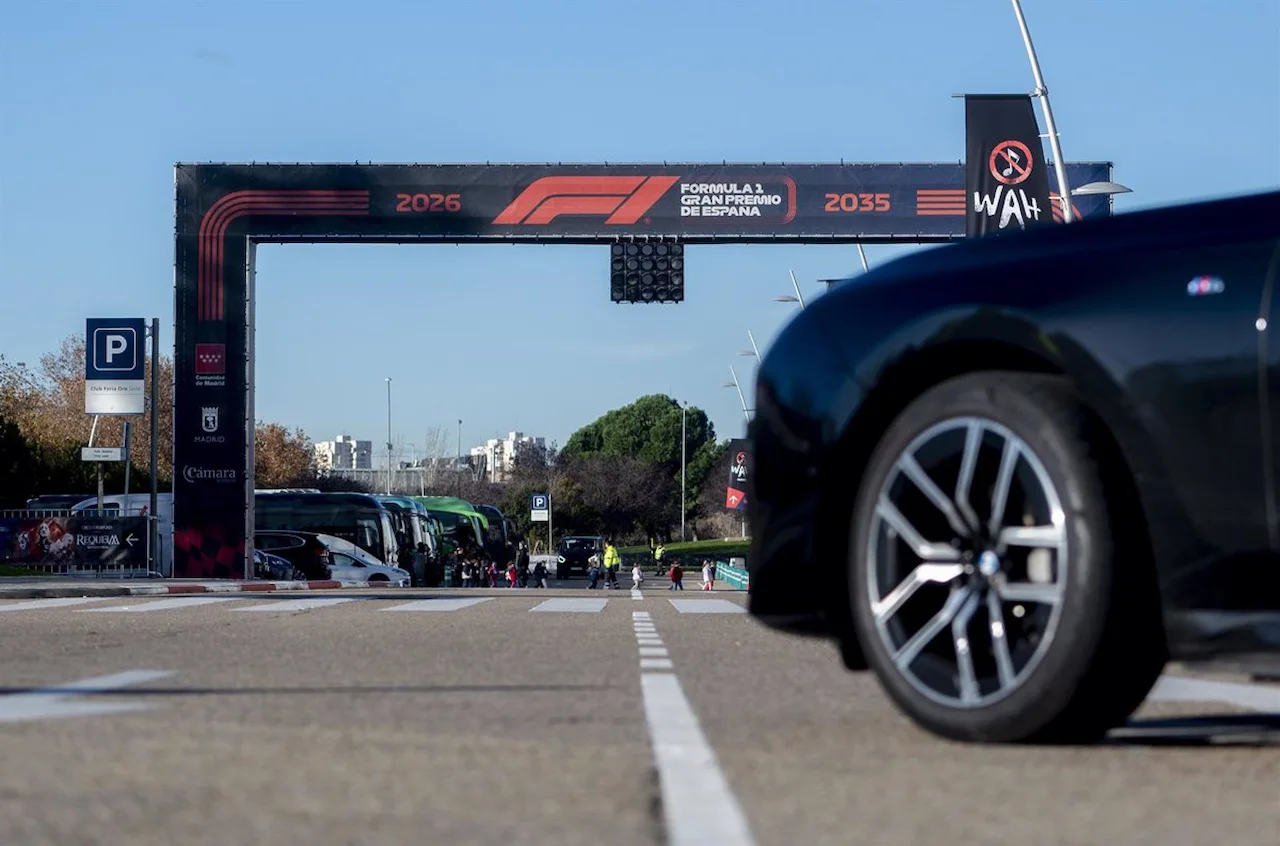 Arco de salida que tendrá el Gran Premio de España de Fórmula 1. Plataforma STOP F-1 Madrid en contra / Foto: EP