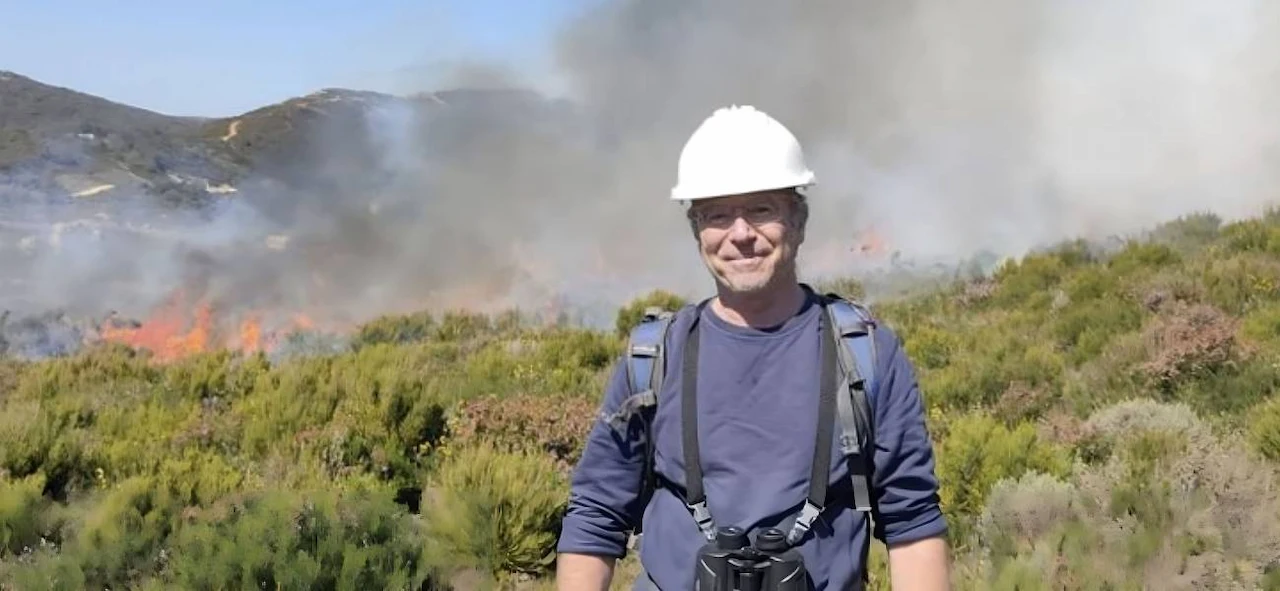 Fernando Ojeda en una quema prescrita de primavera de 2023. Si los incendios naturales desaparecieran... / Foto: Cedida por el autor