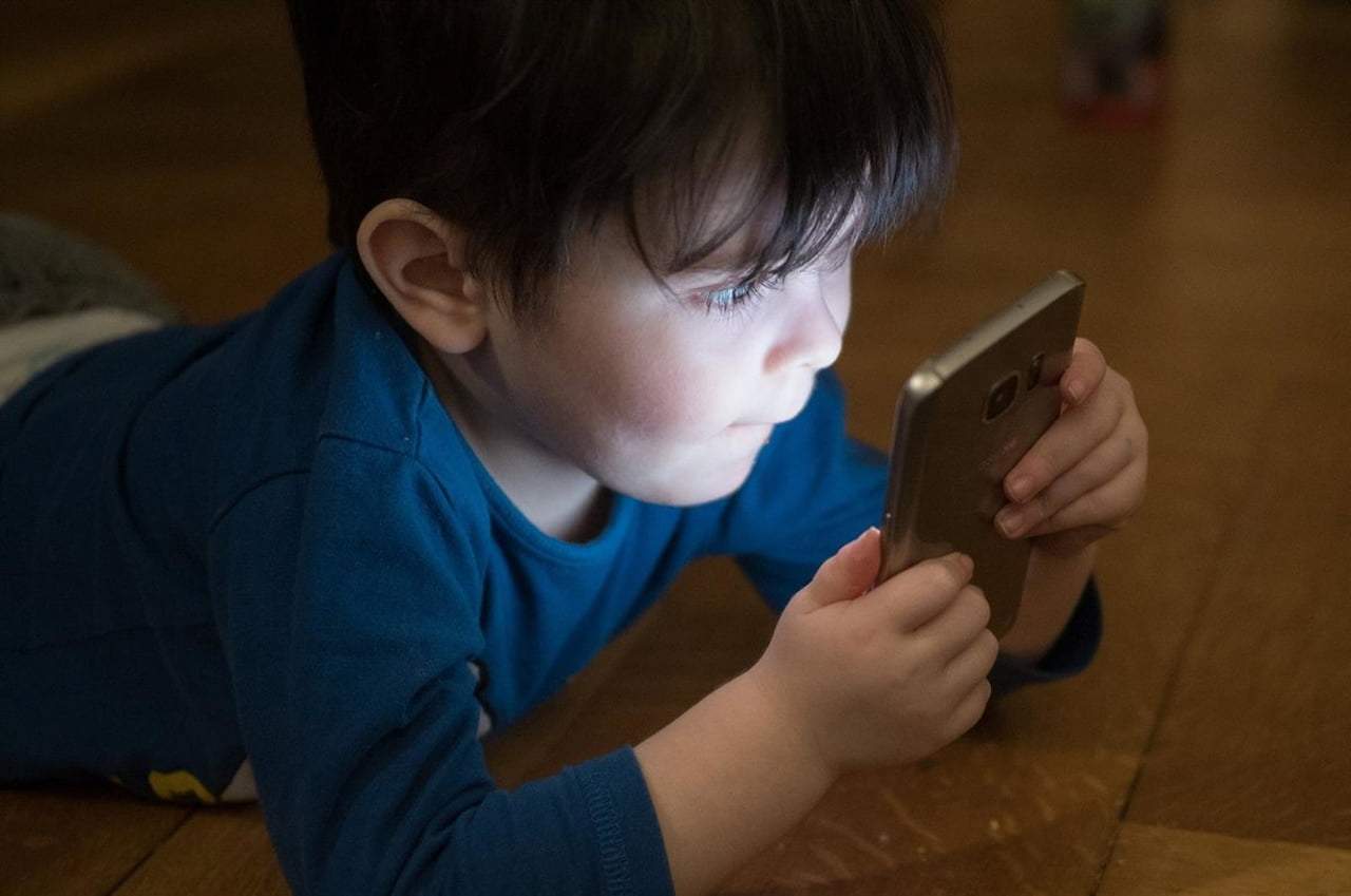 La importancia de los efectos de las pantallas en niñas y niños pequeños / Foto: EP