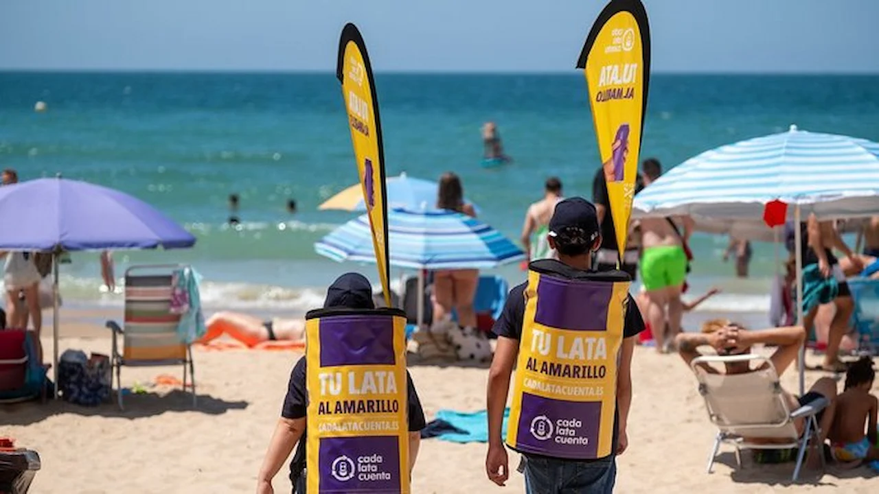 'Tu lata al amarillo' campaña de verano en las playas / Foto: Cada Lata Cuenta