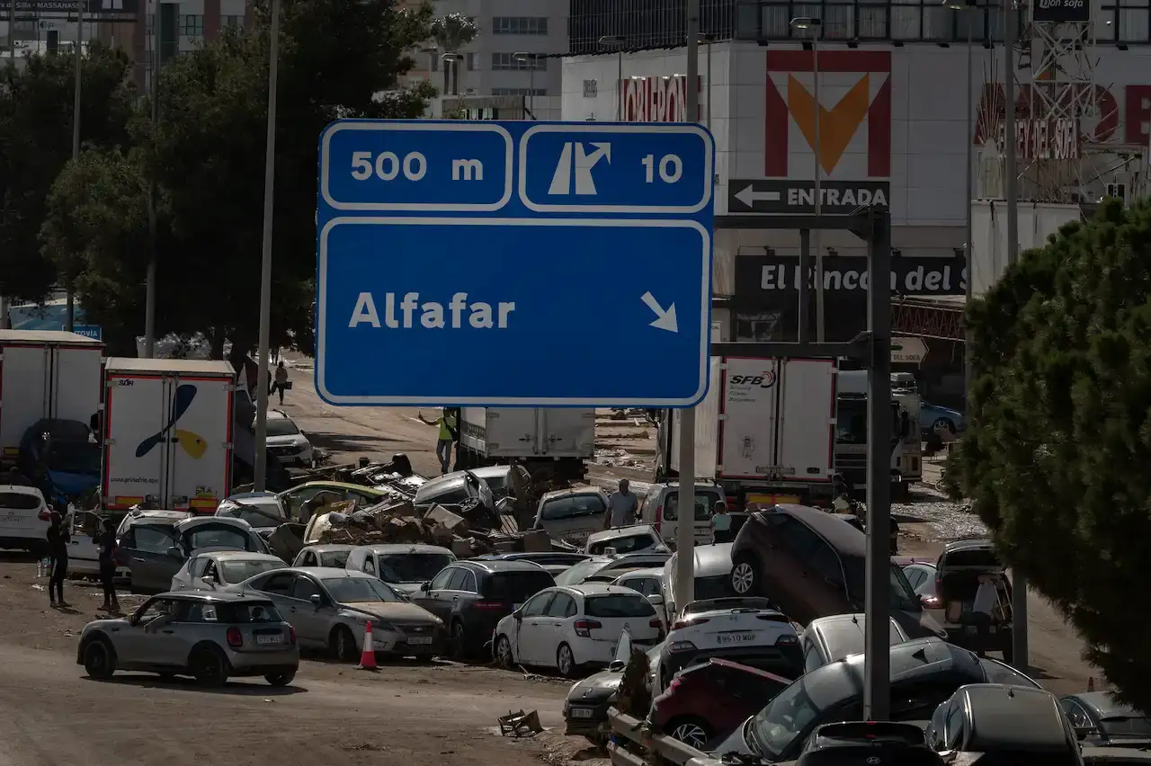 Víctimas de la dana exigen a políticos actuar contra el cambio climático. "Despreciarlo o negarlo, mata" / Foto:  Alfons Rodríguez - EcoAvant