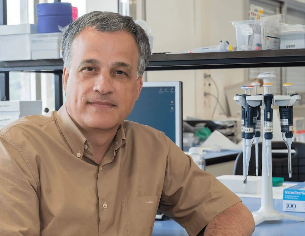 José Manuel Fernández en su laboratorio / Foto: Fundación Lilly