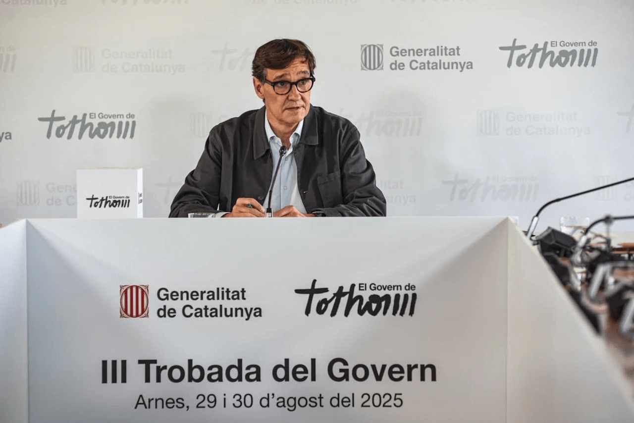 El presidente de la Generalitat, Salvador Illa, en su intervención inicial durante la III Trobada del Govern en Arnes (Tarragona) / Foto: EP