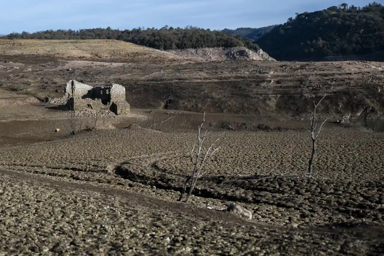 La crisis climática recortará casi una cuarta parte del PIB mundial. Vista del pantano de Sau, a 22 de enero de 2024, en Barcelona / Foto: EP