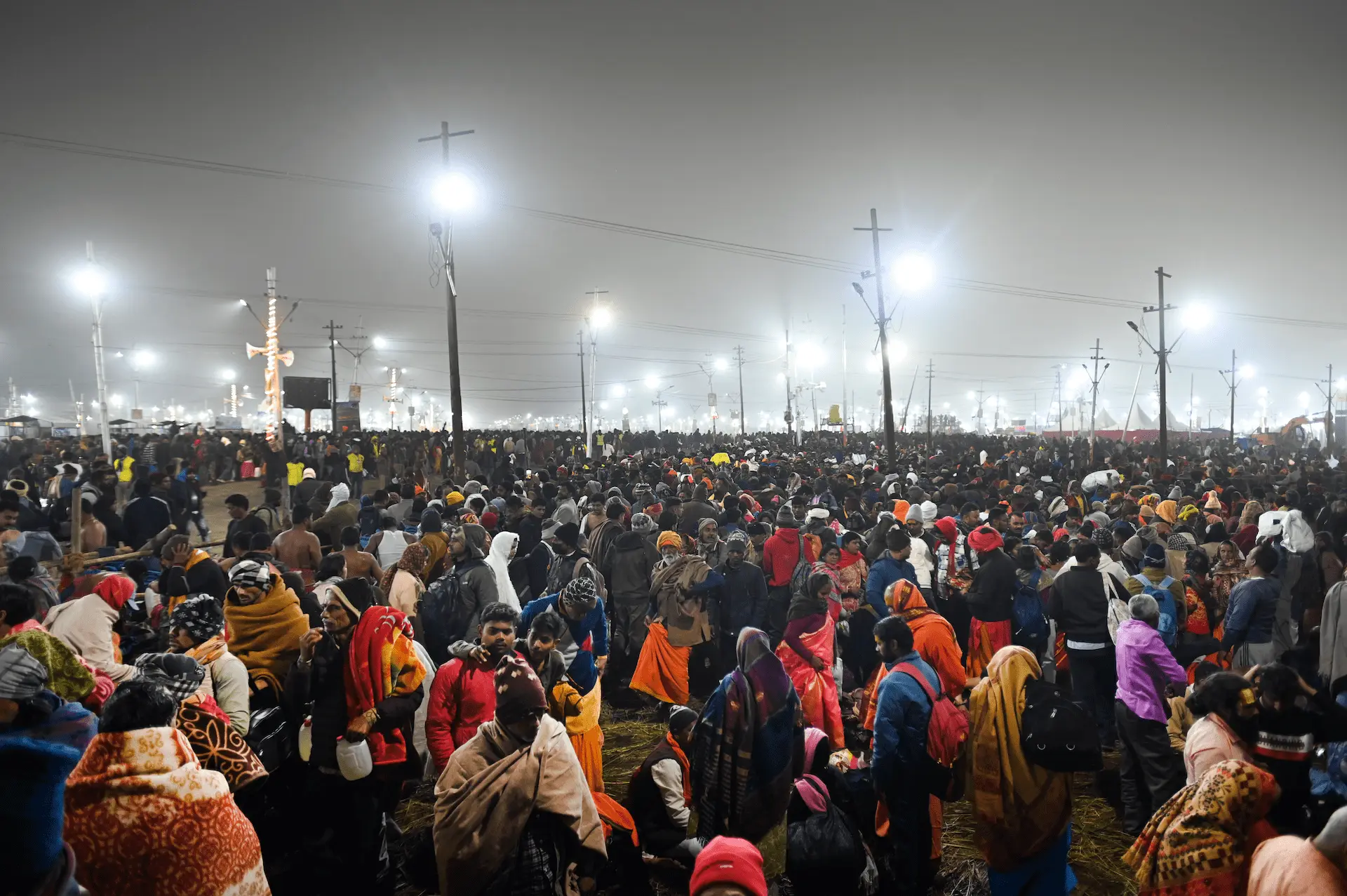 El gobierno estimó 400 millones de peregrinos para este Maha Kumbh Mela, evento que ocurre cada 144 años; la cifra final fue de 660 millones, la mayor concentración humana registrada / Foto: Alfons Rodríguez El gobierno estimó 400 millones de peregrinos para este Maha Kumbh Mela, evento que ocurre cada 144 años; la cifra final fue de 660 millones, la mayor concentración humana registrada / Foto: Alfons Rodríguez