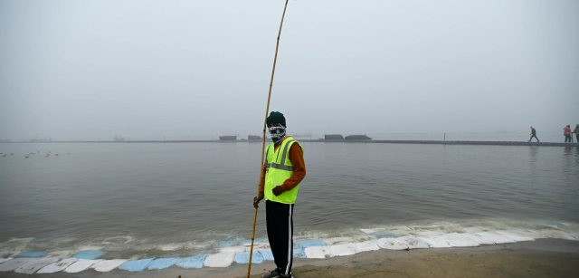 Para mantener la higiene del Kumbh Mela en India, se contrataron 15.000 trabajadores / Foto: Alfons Rodríguez