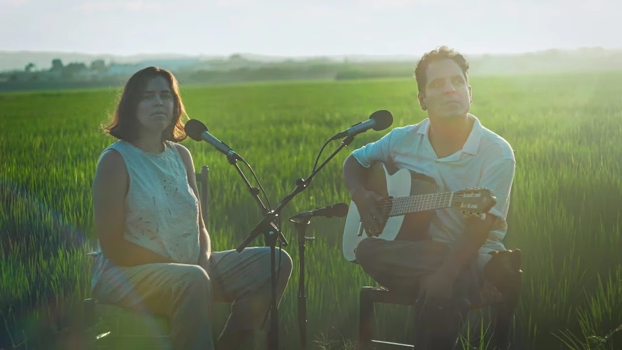 Alejandro y María Laura en la presentación de la canción 'El río no tiene la culpa' / Foto: Greenpeace Alejandro y María Laura en la presentación de la canción 'El río no tiene la culpa' / Foto: Greenpeace