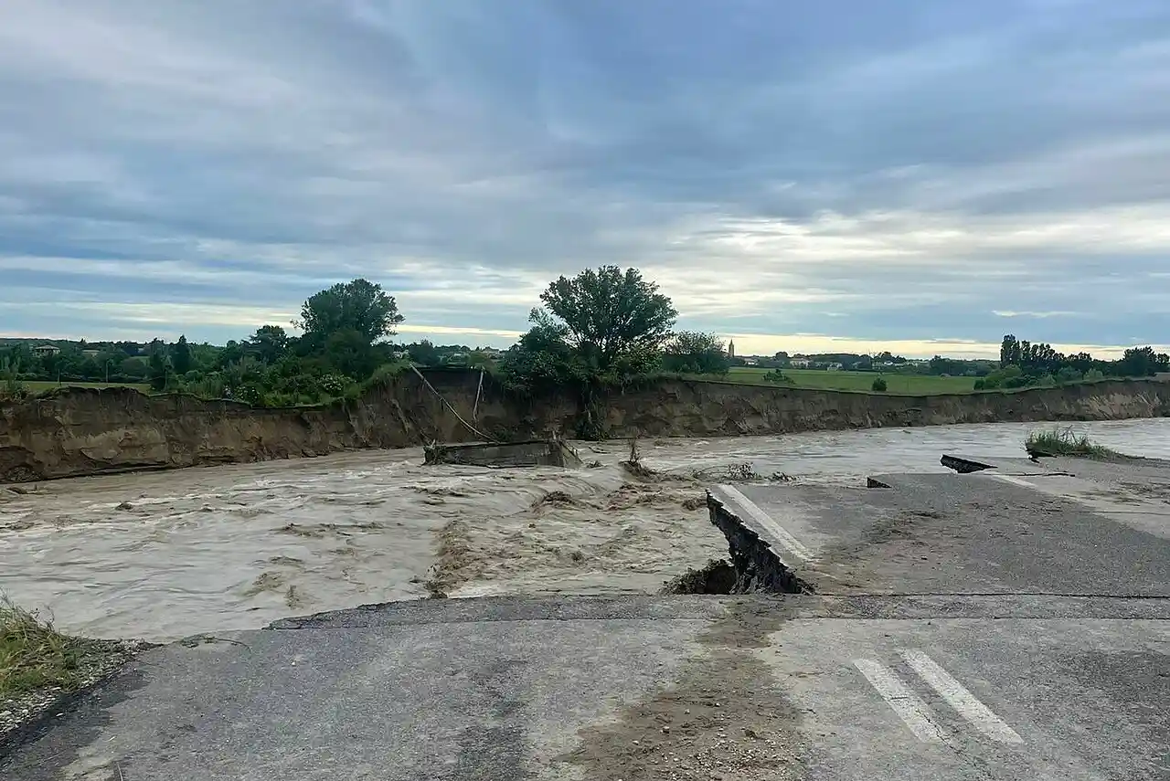 Las inundaciones extremas en la geografia mediterránea. Ponte della Motta, derrumbado tras la inundación en Emilia Romagna en 2023 / Foto: Wikipedia Las inundaciones extremas en la geografia mediterránea. Ponte della Motta, derrumbado tras la inundación en Emilia Romagna en 2023 / Foto: Wikipedia