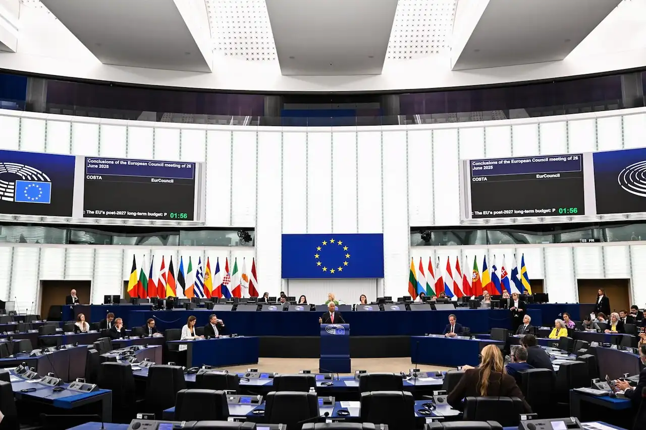 Relajar las obligaciones 'verdes'. Hemiciclo del Parlamento Europeo / Foto: EP Relajar las obligaciones 'verdes'. Hemiciclo del Parlamento Europeo / Foto: EP