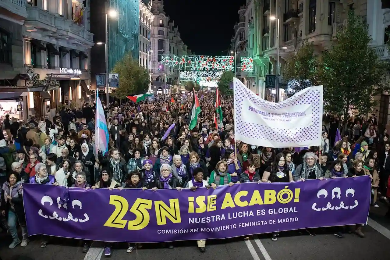 Centenares de personas marchan contra la violencia de género en Madrid, 25 de noviembre de 2023 / Foto: Archivo: EP