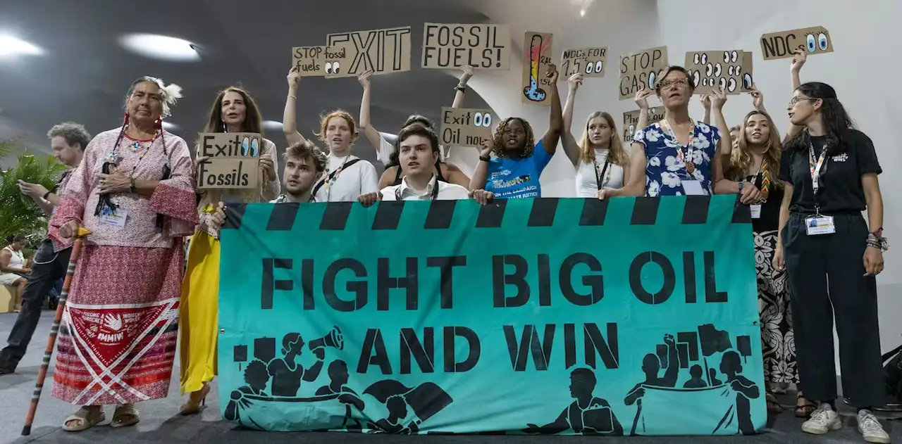 Manifestantes en los pasillos durante la celebración de la COP30 / Foto: Kiara Worth Manifestantes en los pasillos durante la celebración de la COP30 / Foto: Kiara Worth